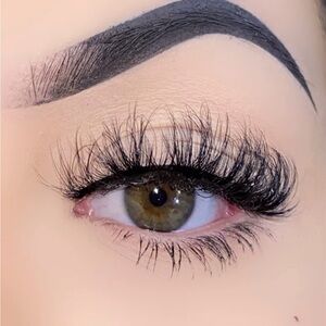 Voluminous Black False Eyelashes